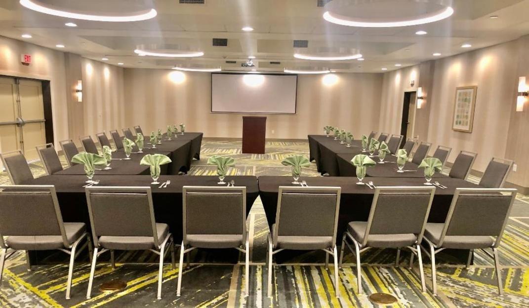 סייפרס Holiday Inn Willowbrook Houston Nw מראה חיצוני תמונה
